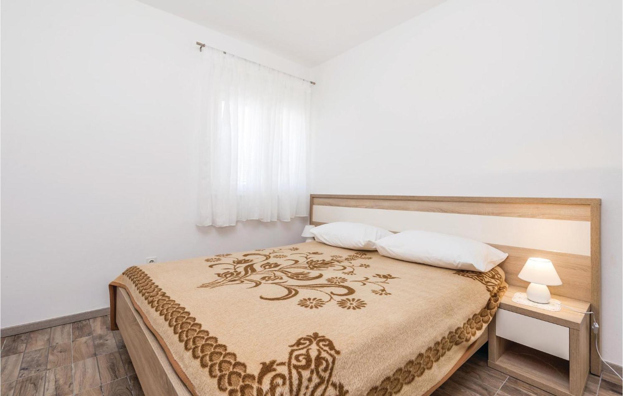 Lovely Apartment In Mandre With Wifi ภายนอก รูปภาพ