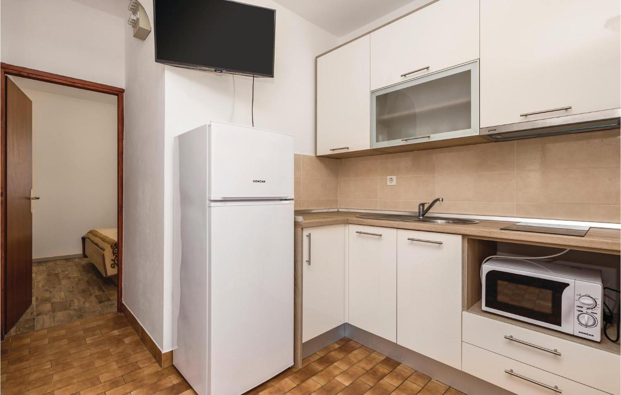 Lovely Apartment In Mandre With Wifi ภายนอก รูปภาพ